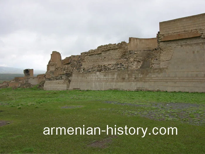 Անիի պարիսպները