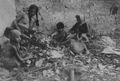 starving armenian deportee children in desert 1915